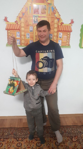Не велика птичка синичка, а свой праздник знает Не велика птичка синичка, а свой праздник знает.